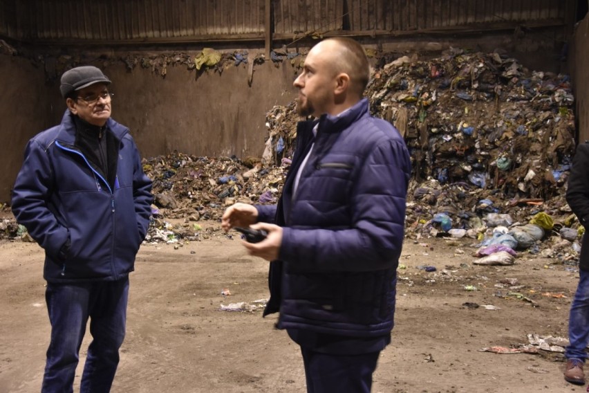Wągrowiec. Radni odwiedzili wysypisko w Toniszewie. Czy czeka nas podwyżka opłaty za śmieci śmieci? 