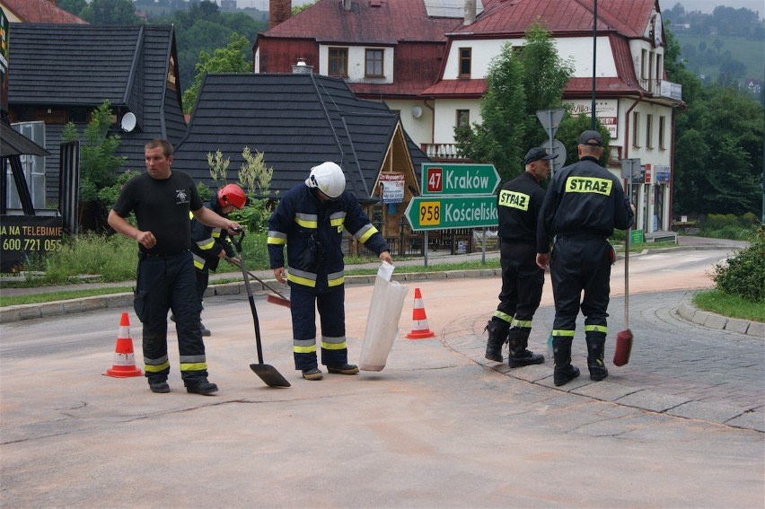 Plama oleju w Zakopane. Straży kierowali ruchem