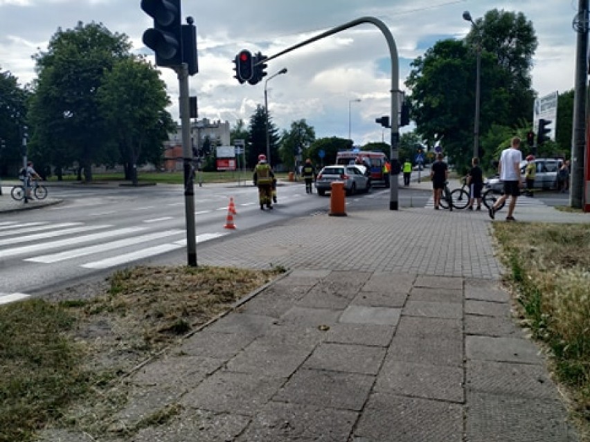 Wypadek na ulicy Dąbrowskiego w Zduńskiej Woli. Są poszkodowani ZDJĘCIA