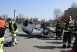 Wypadek w Sosnowcu. Zderzenie dwóch samochodów. Jedno auto dachowało [ZDJĘCIA]