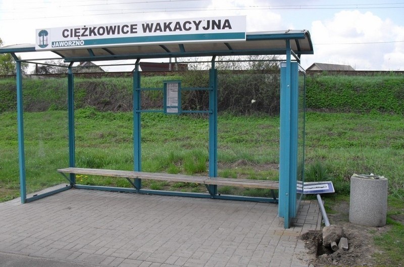 Pracownicy Miejskiego Zarządu Dróg i Mostów wypowiedzieli wojnę wandalom niszczącym przystanki