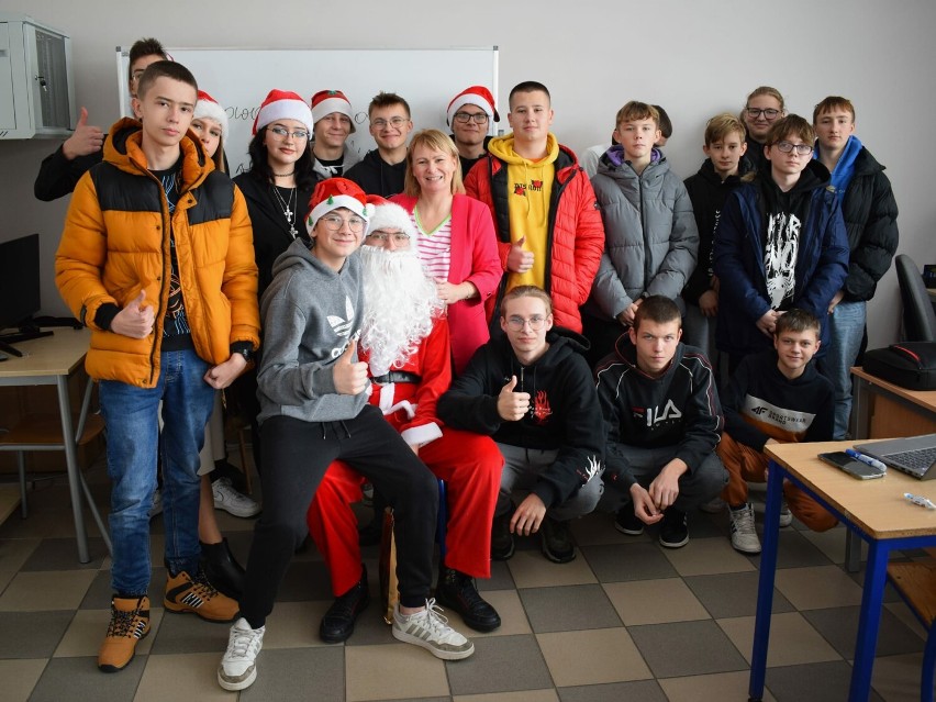 Mikołaj 2023 w wieluńskich szkołach średnich 