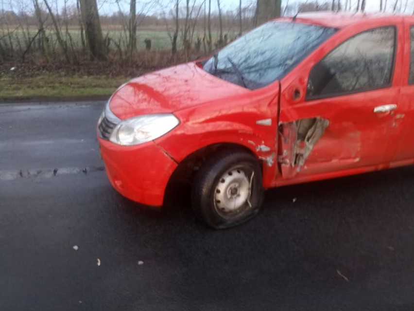 Wypadek na drodze Izbica Kujawska - Lubraniec. Zderzenie samochodów marki Dacia i Opel [zdjęcia]