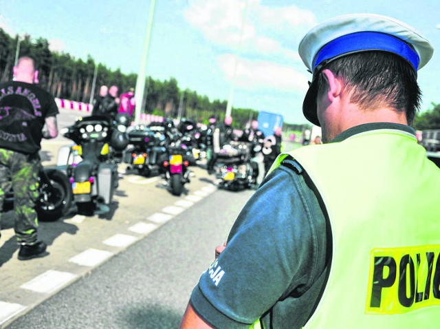 Policjanci nie tylko interweniują w sprawie zgłoszeń dotyczących motocyklistów. Kilka dni temu dbali o bezpieczeństwo motocyklistów z Hells Angels (z Europy i USA), którzy jechali na zlot w Mazowieckiem