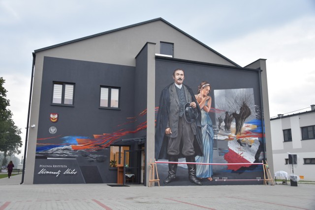 Na ścianie Specjalnego Ośrodka Szkolno - Wychowaczego w Dwudniakach powstał mural przedstawiający postać Wincentego Witosa. Autorem pracy jest Ryszard Paprocki.

Wymiary: 160 metrów kwadratowych