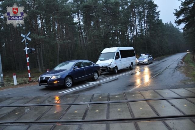 Rybnica: Pijany kierowca busa wjechał w volkswagena. W aucie byli pasażerowie