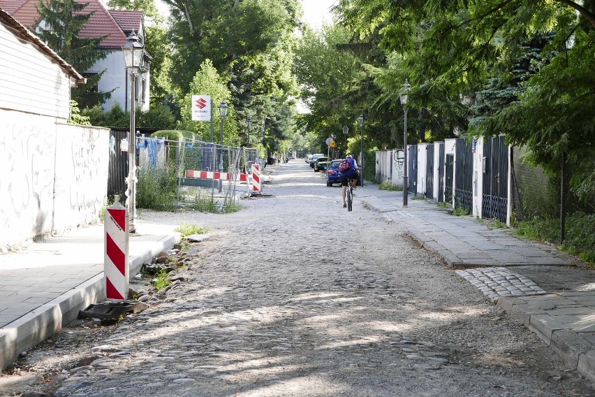 Jak nie budować dróg dla rowerów w Warszawie? Przekonamy się na Dolnym Mokotowie. Nie wiadomo czy śmiać się, czy płakać