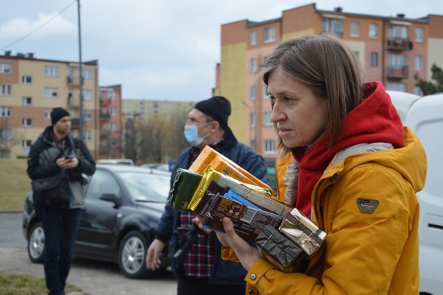 Zbiórka darów dla uchodźców z Ukrainy w Bełchatowie, przy sklepie Boom Art