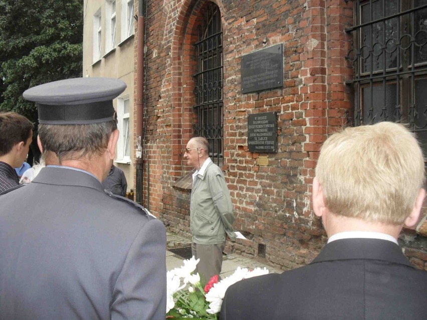 Uroczystość pod tablicą upamiętniającą plebiscyt 1920 roku