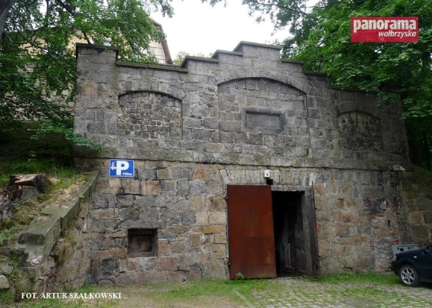 Ruszają poszukiwania skrytek w podziemiach pod Wzgórzem...