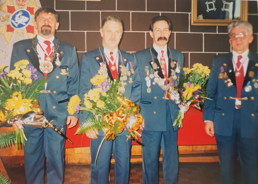 25 lat temu Kurkowe Bractwo Strzeleckie otrzymało sztandar. Zobaczcie wyjątkowe zdjęcia!