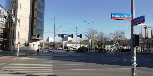 Skrzyżowanie ulic Powstańców Śląskich i Swobodnej