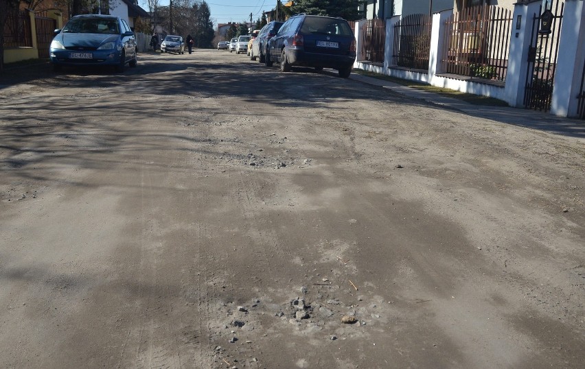 Na 16 drogach gruntowych w Łodzi położą asfalt [LISTA ULIC]