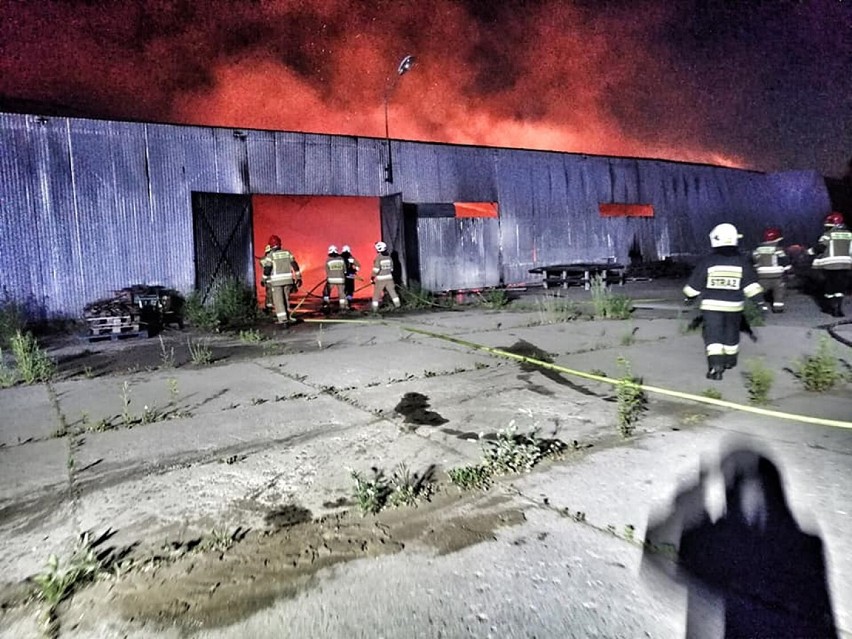 22 czerwca wybuchł pożar w budynku stolarni w Prabutach