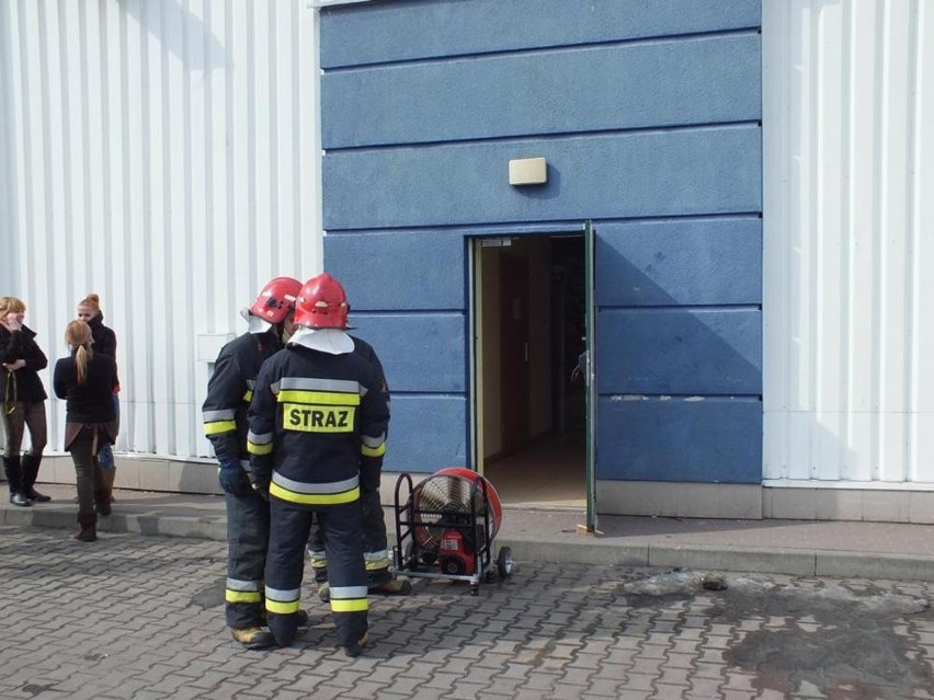 Złotów: Pożar w Tesco. Akcja strażaków w hipermarkecie Tesco w Złotowie [ZDJĘCIA]