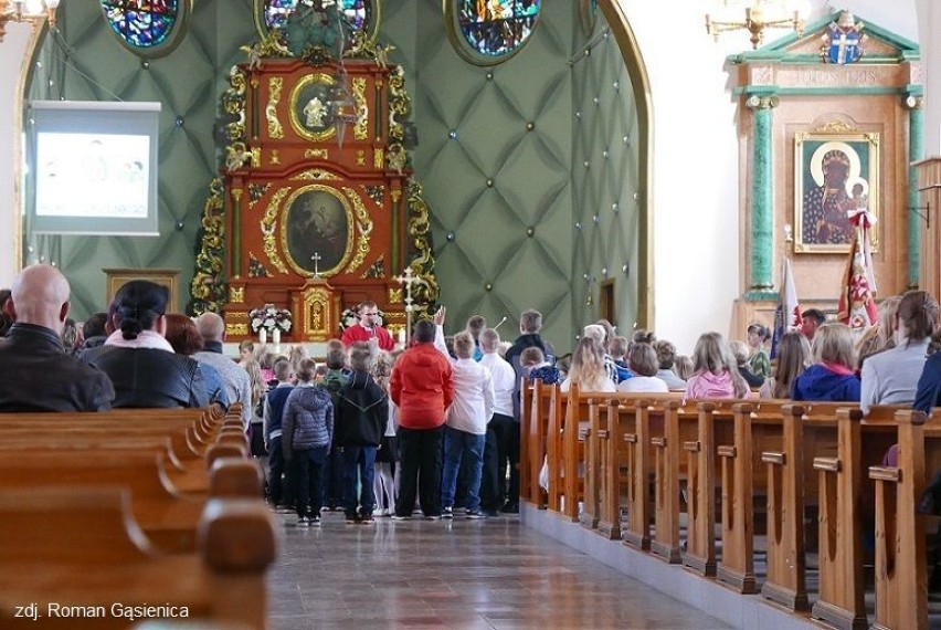 Gdańsk Brzeźno. Uroczysta Msza Święta w kościele pw. Św....