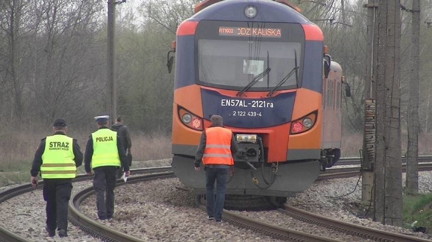 Kaliska policja próbuje ustalić tożsamość mężczyzny potrąconego przez pociąg towarowy