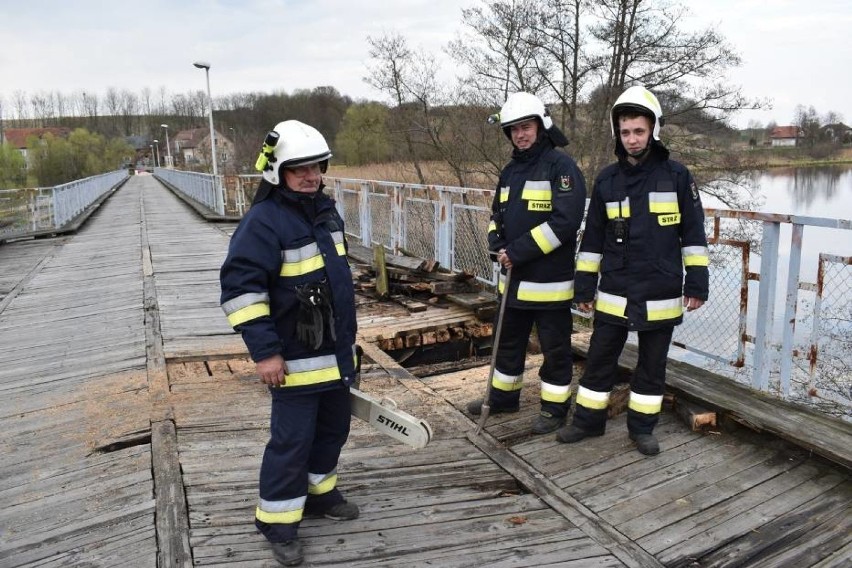 Dzięki szybkiej reakcji strażaków OSP Bobrowice ogień nie...