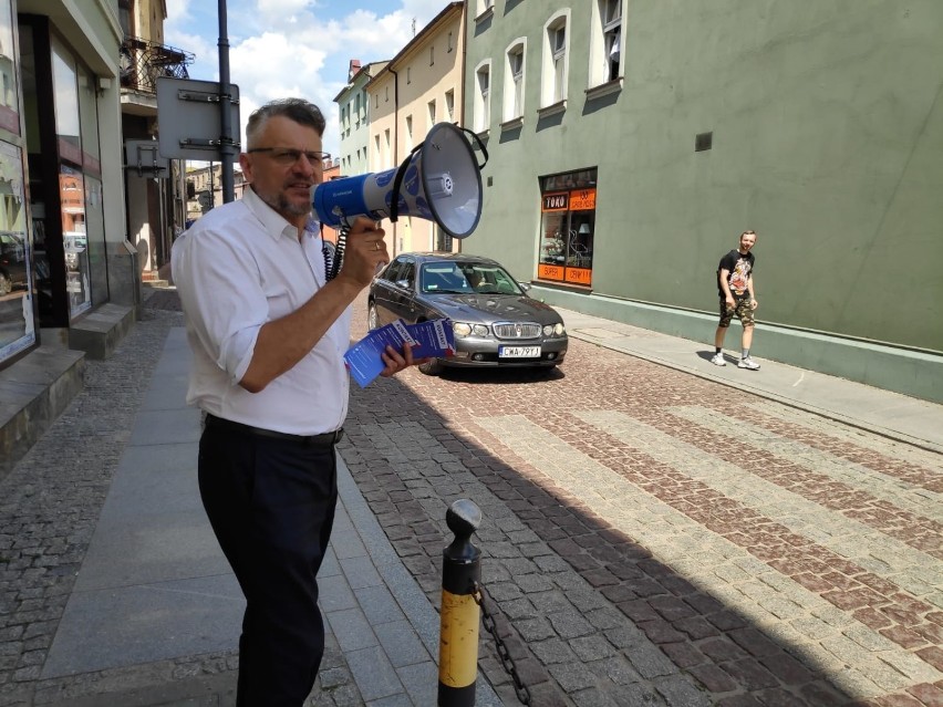 Poseł Tomasz Lenz rozmawiał z mieszkańcami Wąbrzeźna....