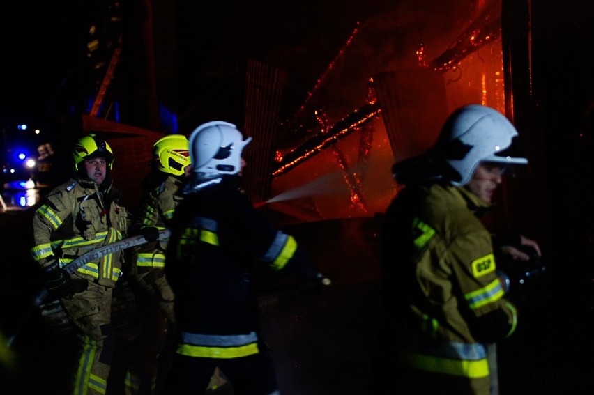 Spisz. Wielki pożar w Krempachach. Spłonęły cztery stodoły. Palił się też budynek mieszkalny