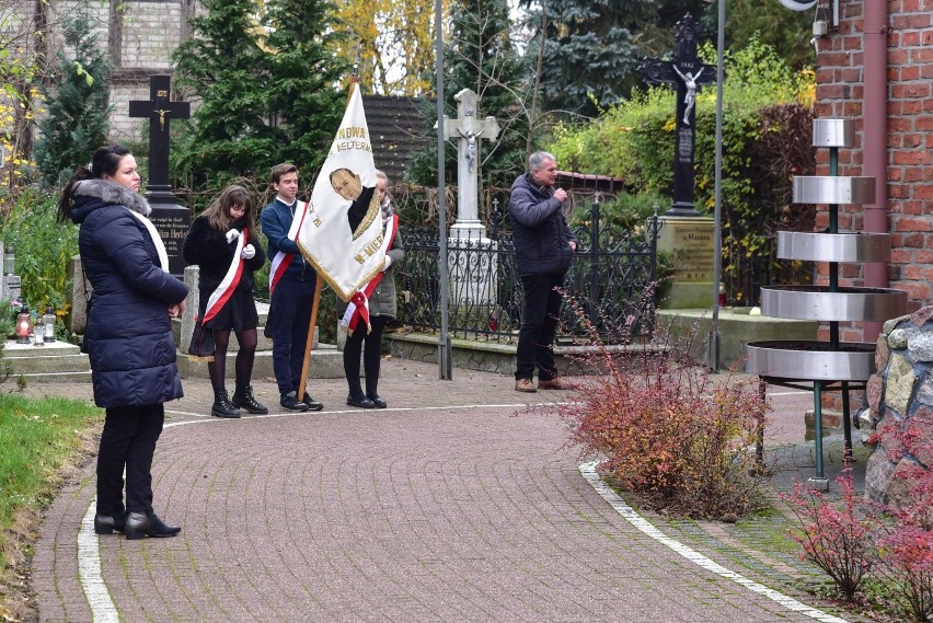 Przemarsz, uroczysty apel i śpiewanie pieśni patriotycznych podczas Święta Niepodległości w Trąbkach Wielkich [ZDJĘCIA]