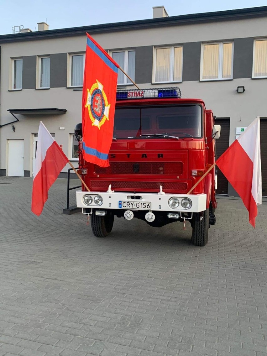 OSP z Rogowa przekazała na Ukrainę wóz strażacki: – Niech służy naszej strażackiej braci na polu walki