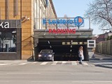 Nowy Sącz. Galeria Trzy Korony wprowadziła płatny parking podziemny i szlabany przy wjeździe. Pierwsze trzy godziny są darmowe