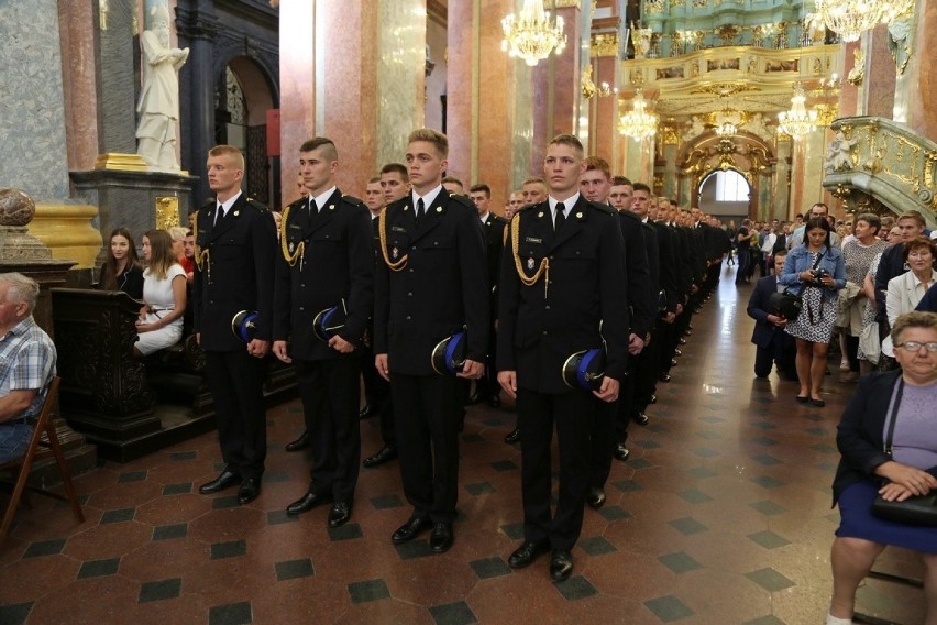 Promocja kadetów w Centralnej Szkole Państwowej Straży Pożarnej w Częstochowie [ZDJĘCIA]