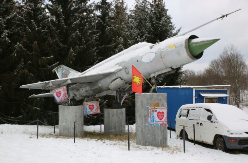 MIG-21M z Goleniowa stoi w Nowej Rudzie od około 20 lat