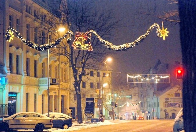 Świąteczne ozdoby wciąż cieszą oko w Zgorzelcu&#8230;