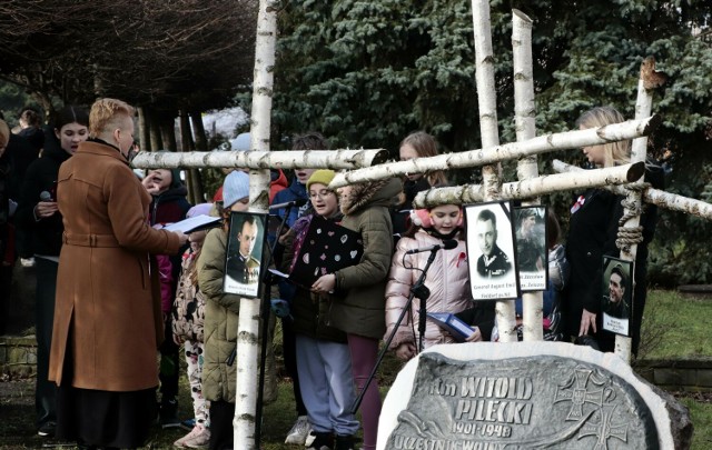 Uroczystość w Dniu Żołnierzy Wyklętych - Niezłomnych na skwerze ich imienia w Grudziądzu. Zobacz zdjęcia