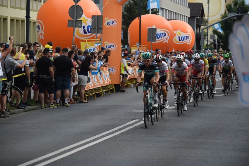 Kolarze rywalizujący w 76. Tour de Pologne przemknęli dziś...