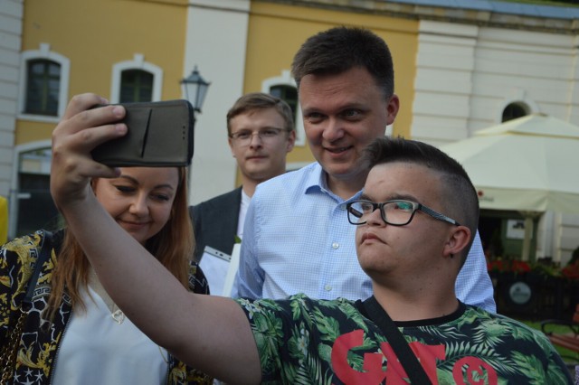 Szymon Hołownia odwiedził Nysę. Spotkał się z mieszkańcami w bastionie św. Jadwigi.