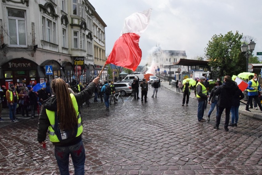 Spacer przeciw granicy w Cieszynie 3 maja. "Czerwona kartka dla rządu obowiązuje" 