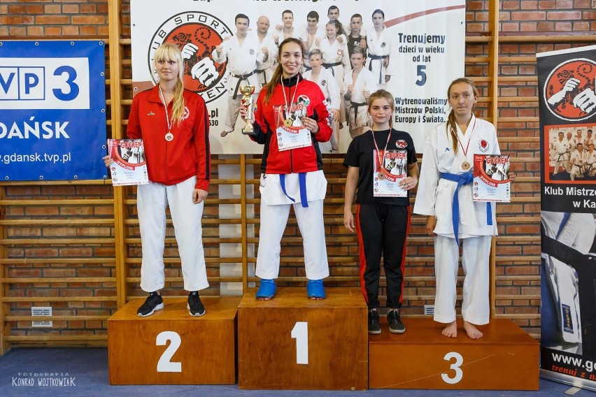 Reprezentantka Pleszewskiego Klubu Karate w podwójnym złocie. Marta Michalewicz nie miała sobie równych w Gokken Cup