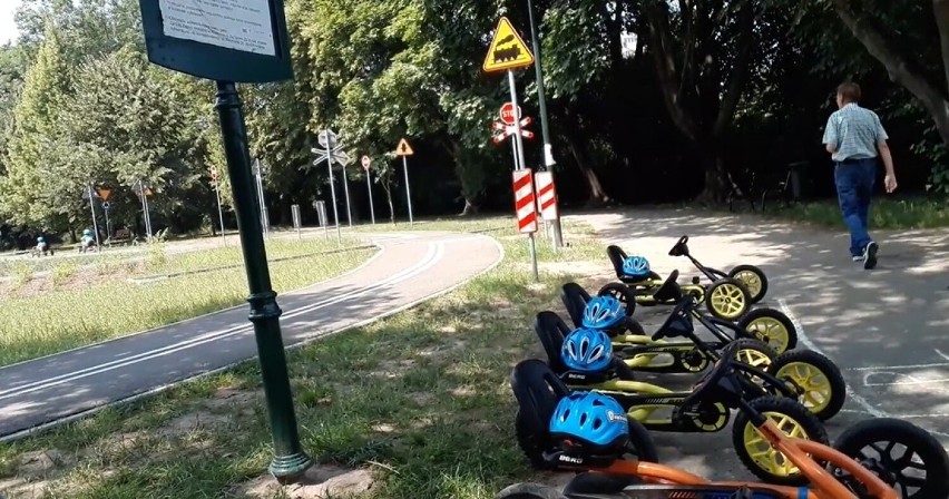 Kraków. Zaoferował jazdę na gokartach za darmo dla podopiecznych domów dziecka. Bez odzewu. Teraz MOPS przeprasza, będzie akcja