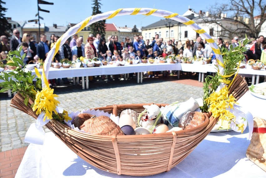 Wspólne święcenie pokarmów na Rynku – godz. 12. Zapraszają...