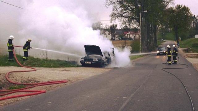 Pożar samochodu w Luzinie