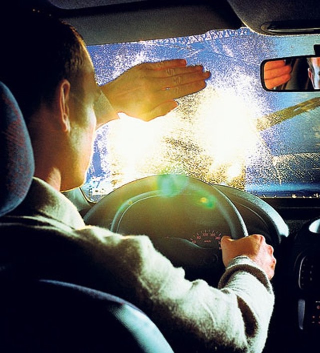 Niewłaściwie ustawione światła w samochodzie mogą stwarzać dodatkowe zagrożenie na drodze