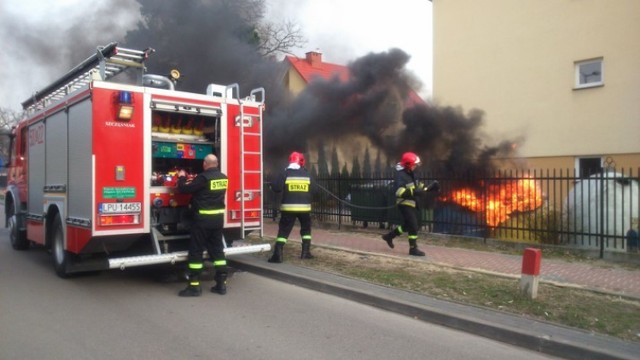 Pożar śmietnika przy ulicy Sieroszewskiego