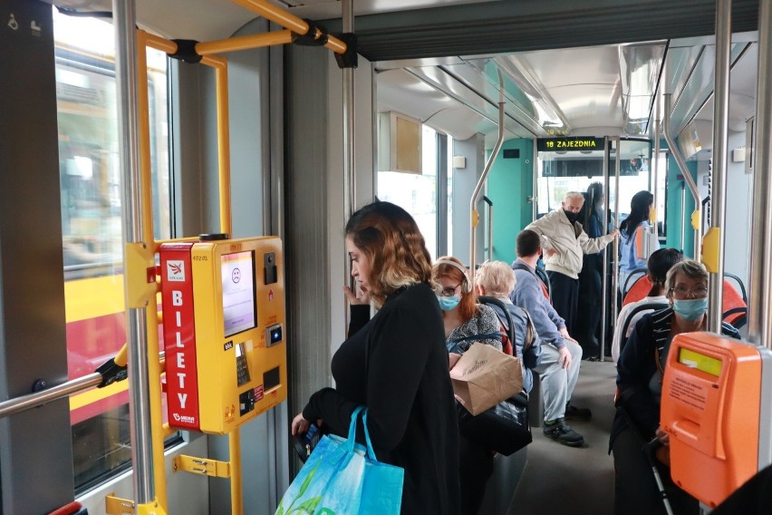 Zielone tramwaje polubili też pasażerowie. Opinie tych,...