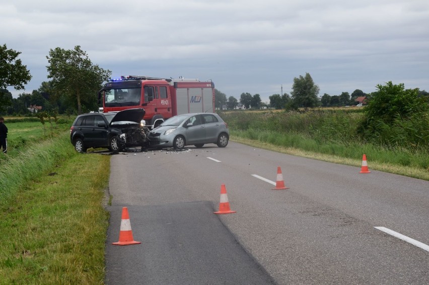 Zderzenie dwóch aut w okolicy Tujska. Jedna osoba przetransportowana do szpitala