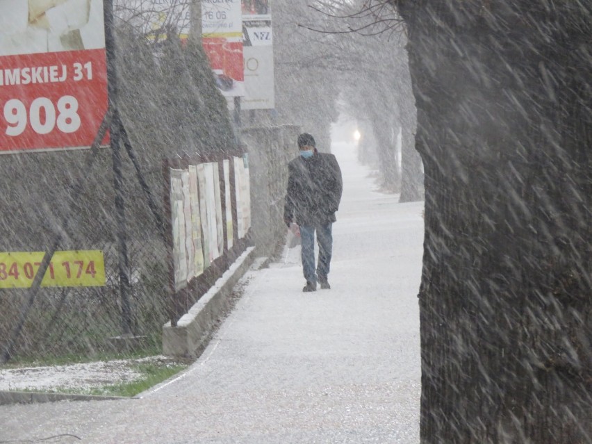 Śnieg z deszczem, burza, grad i słońce. Wszystko w jeden...