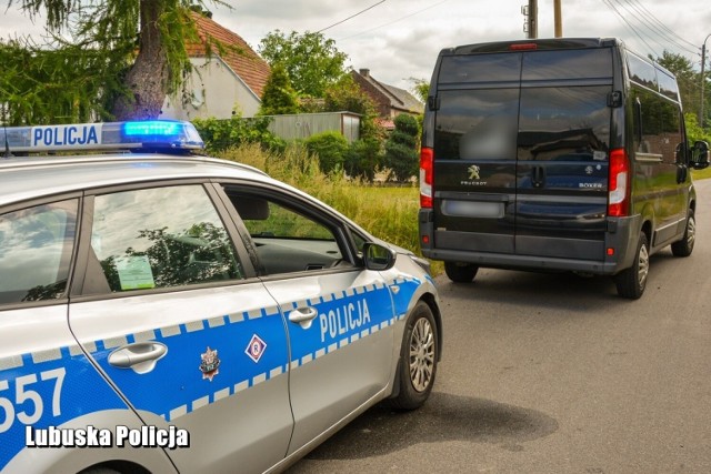 41-latek odpowie za kradzież samochodu w Niemczech, przekroczenie prędkości i ucieczkę przed policją.