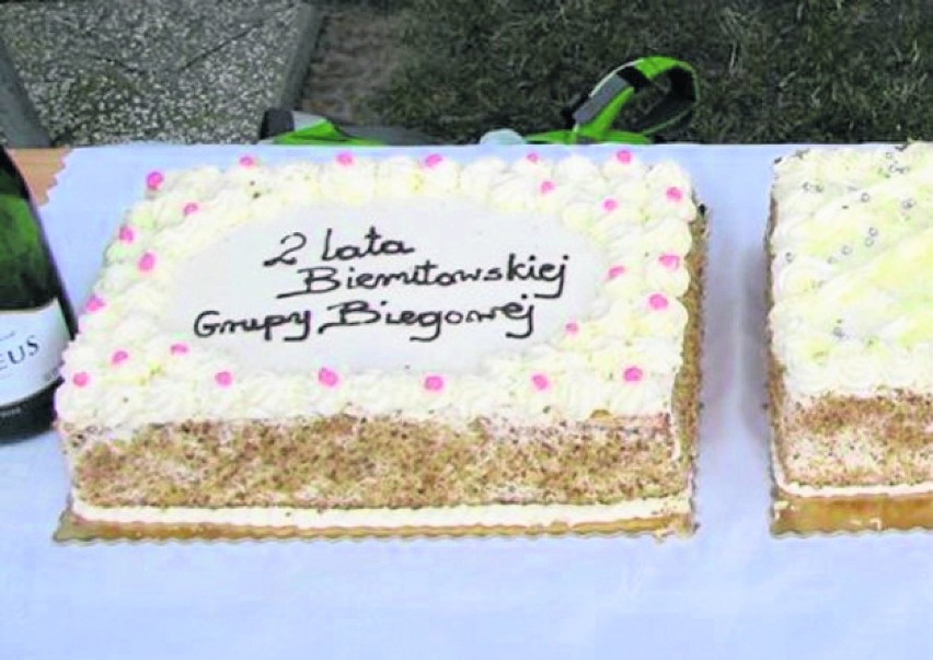Na II Pikniku Biegowym w Wabienicach swoje urodziny świętowała Bierutowska Grupa Biegowa