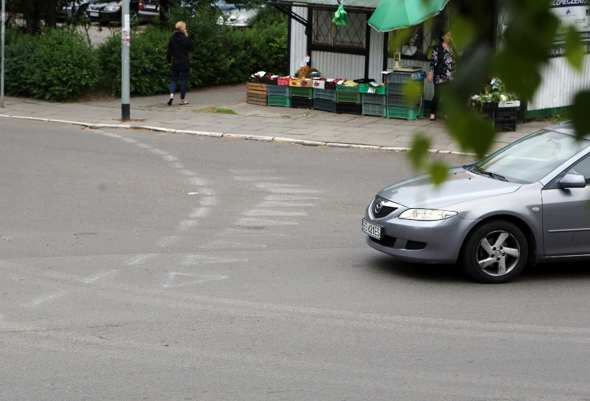 Oznakowanie jezdni na Niebuszewie było pomocne, ale nielegalne - autora ściga policja 