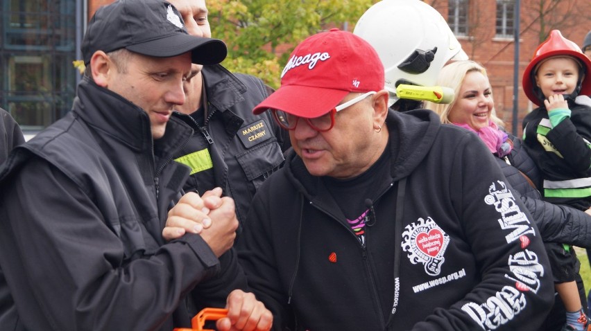 Jerzy Owsiak przekazał strażakom sprzęt na Wyspie Młyńskiej w Bydgoszczy [zdjęcia, wideo]