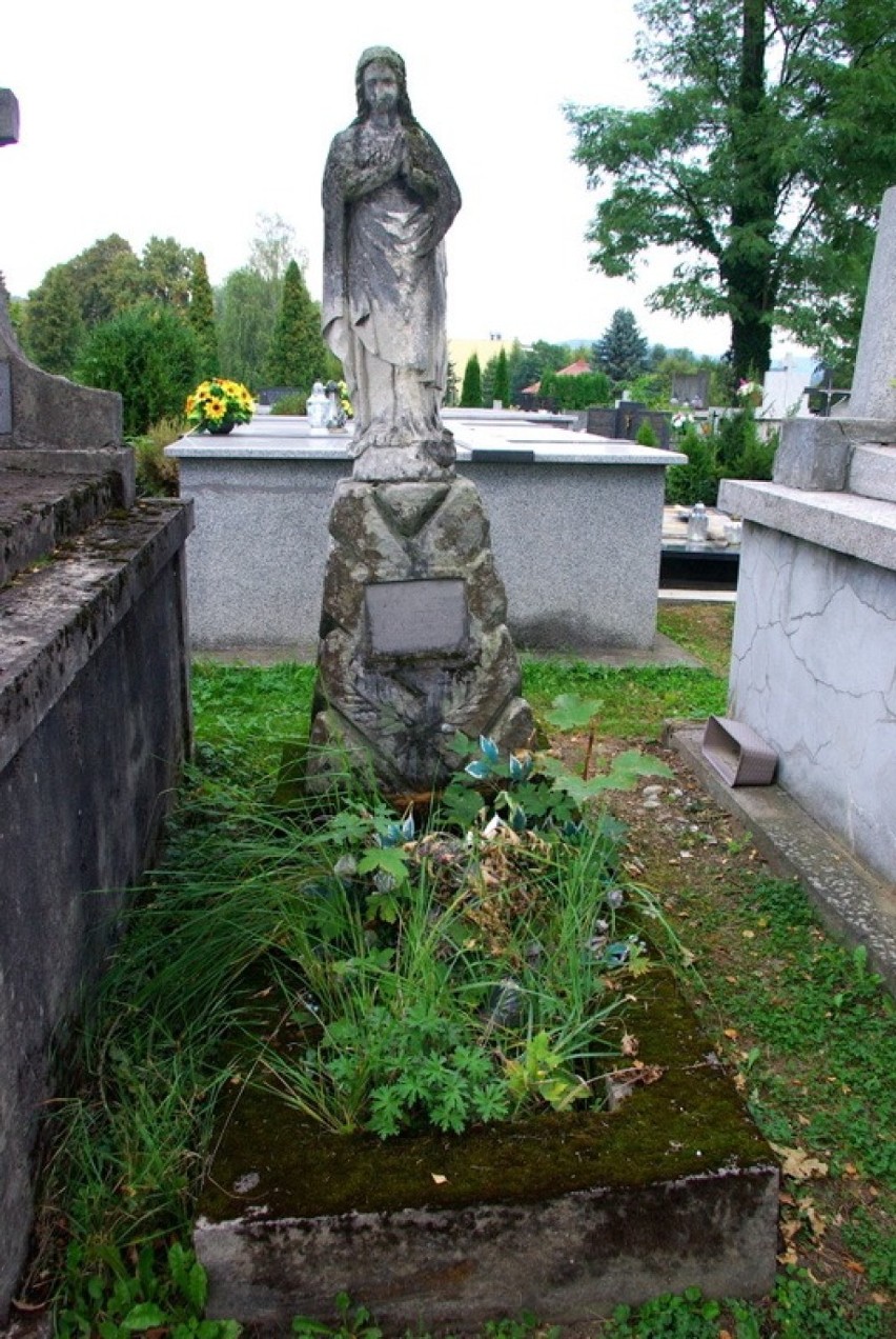 Kwesty na cmentarzu w Sanoku nie będzie. Trwa zbiórka na odnowienie zabytkowych nagrobków [ZDJĘCIA]