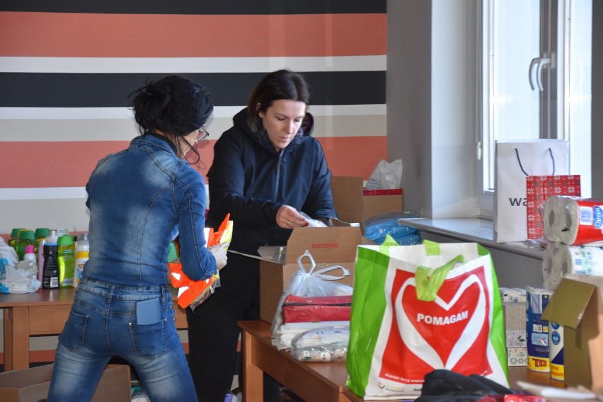 Zbiórka darów dla Ukrainy. Oborniczanie są gotowi przyjąć uchodźców pod swój dach