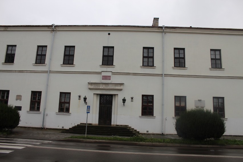 Akademia Zamojska:

Została założona w 1594 roku przesz Jana...